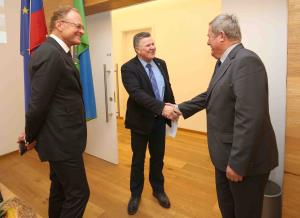 PODPIS POGODBE  FOTO LJUBO VUKELIČ 13s